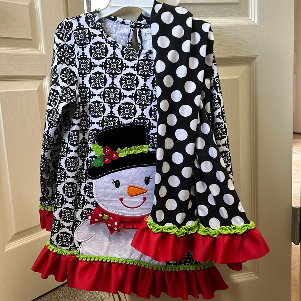 Girls size 8 Christmas tunic and cute ruffle bottoms set